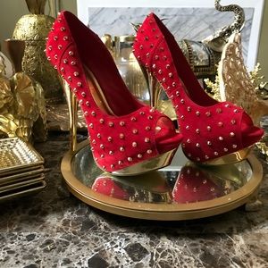 ❤️ Red studded heels 👠